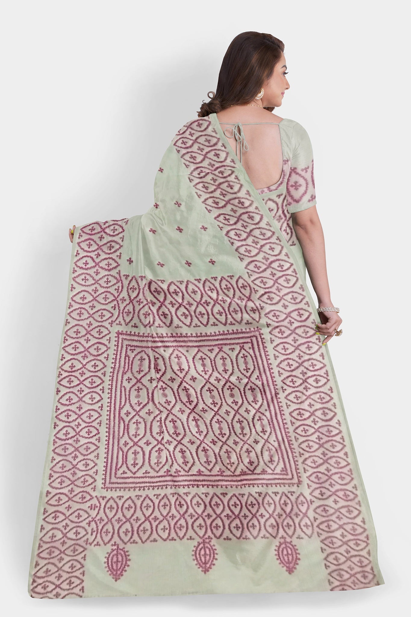 Gujrati Stitch: Stylish Blended Silk Saree showcasing Traditional Artistry in Modern Indian Fashion With BP