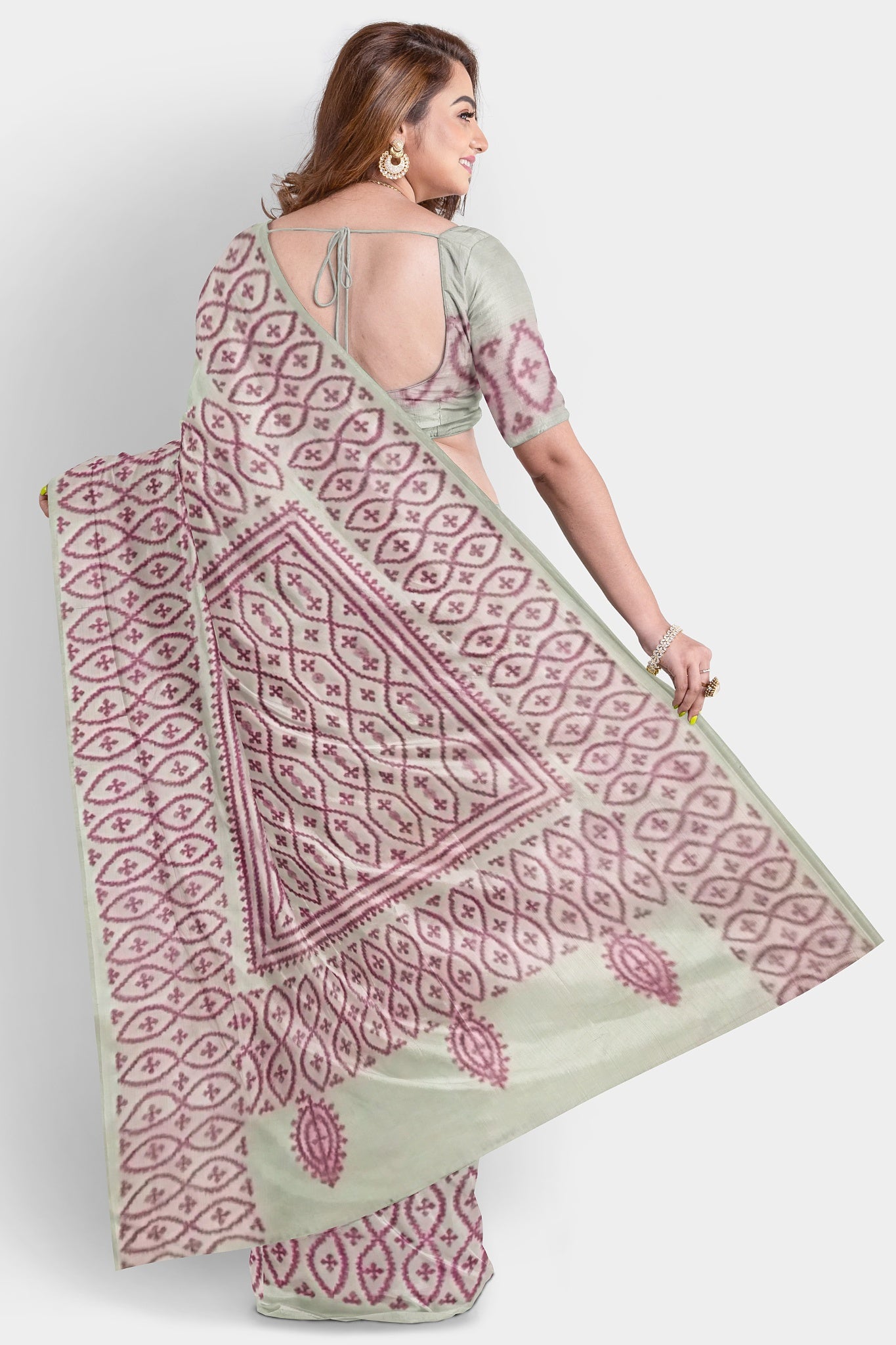 Gujrati Stitch: Stylish Blended Silk Saree showcasing Traditional Artistry in Modern Indian Fashion With BP