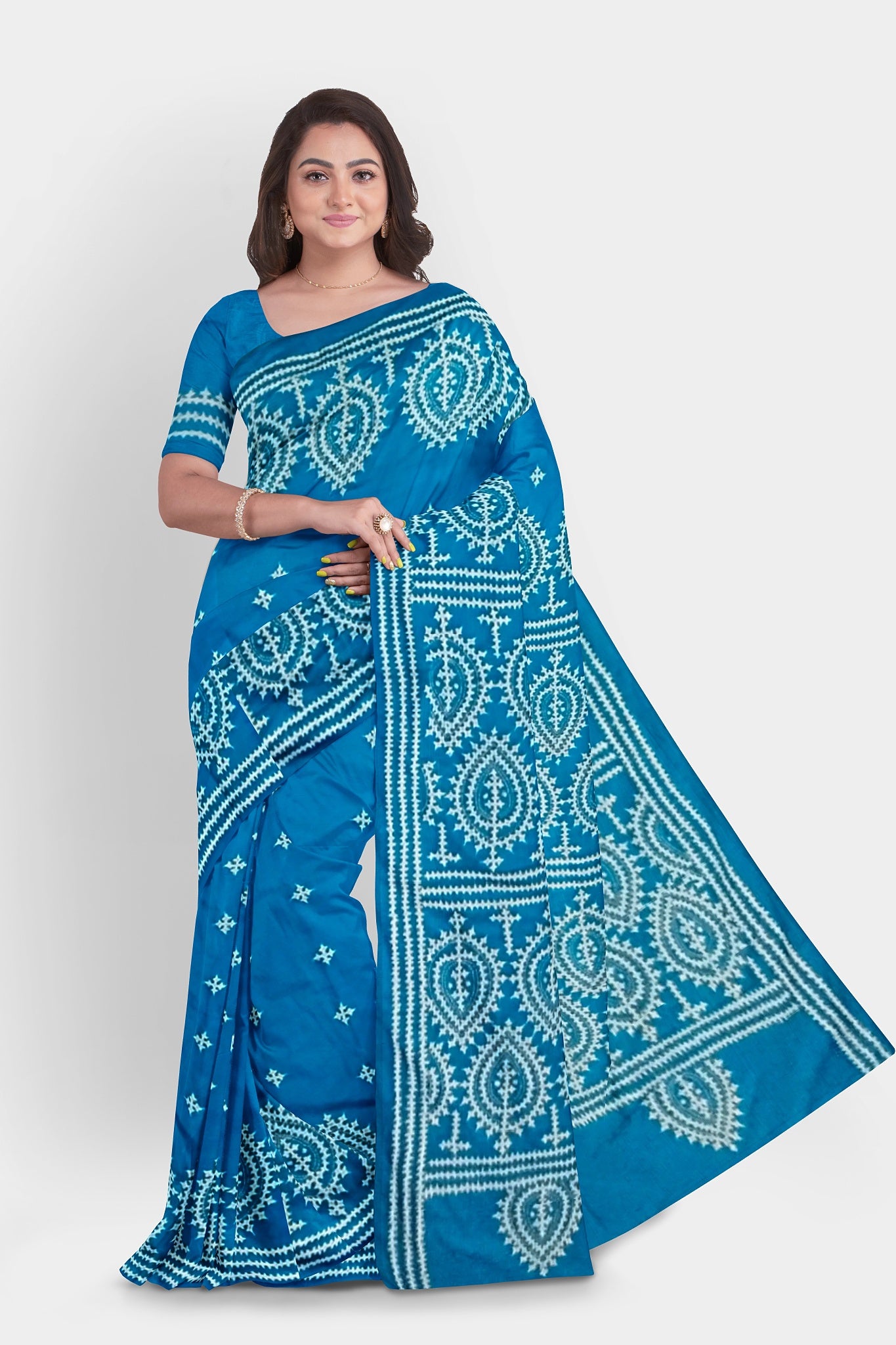 Gujrati Stitch: Stylish Blended Silk Saree showcasing Traditional Artistry in Modern Indian Fashion with BP