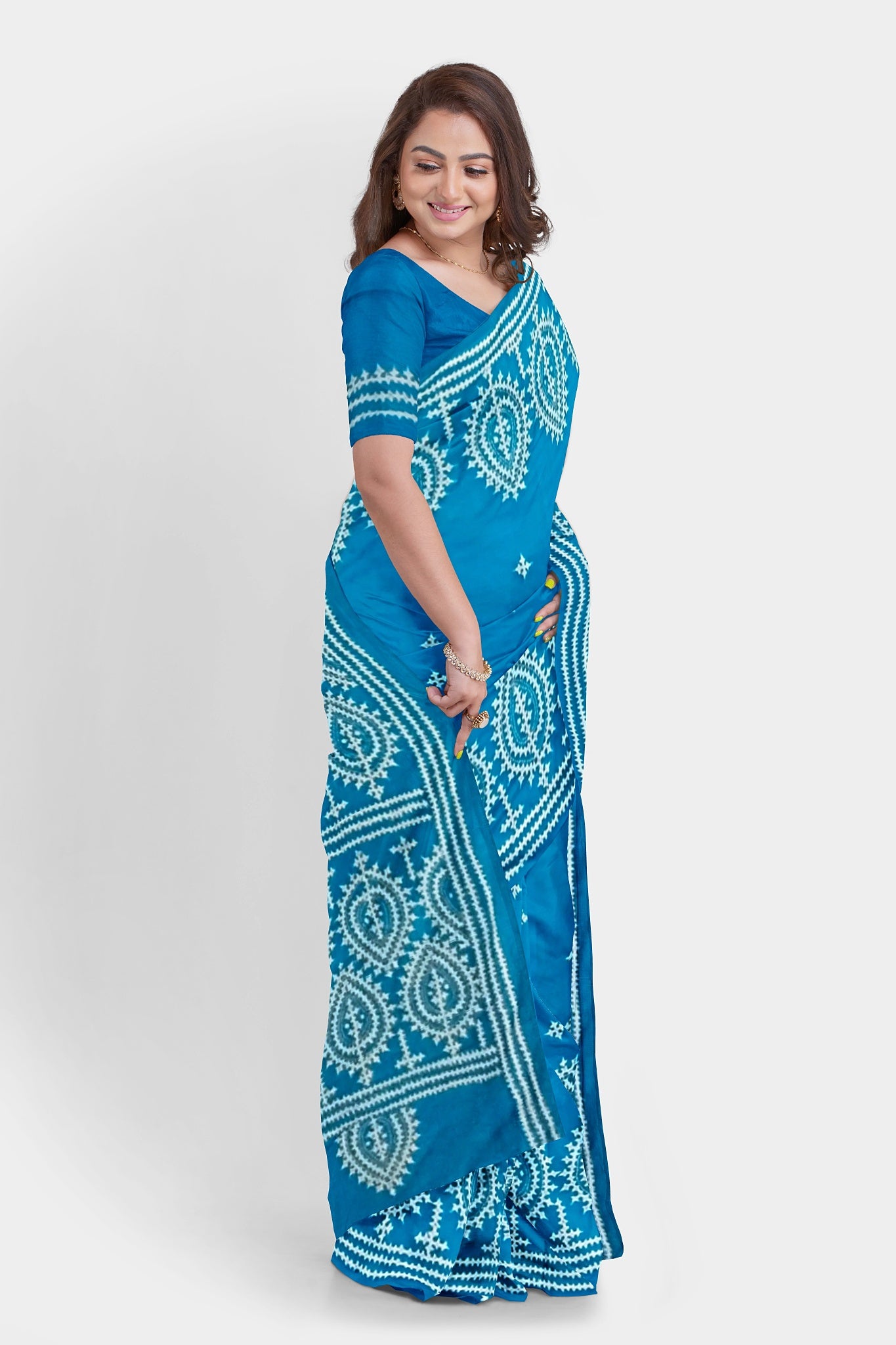 Gujrati Stitch: Stylish Blended Silk Saree showcasing Traditional Artistry in Modern Indian Fashion with BP