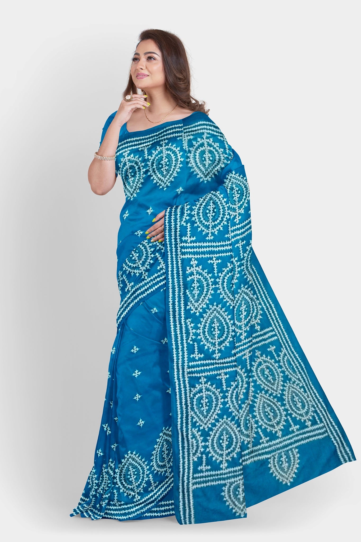 Gujrati Stitch: Stylish Blended Silk Saree showcasing Traditional Artistry in Modern Indian Fashion with BP