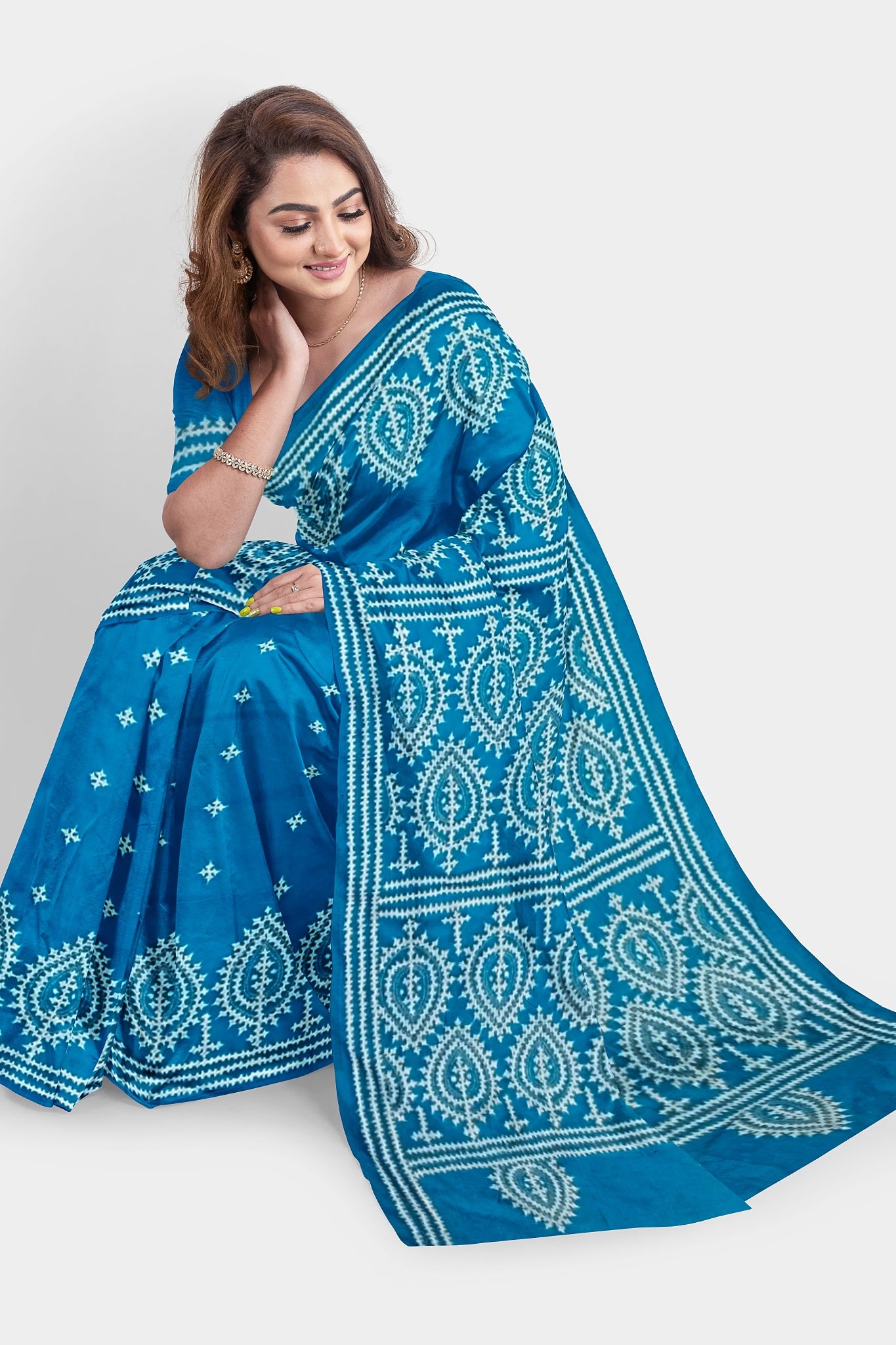 Gujrati Stitch: Stylish Blended Silk Saree showcasing Traditional Artistry in Modern Indian Fashion with BP