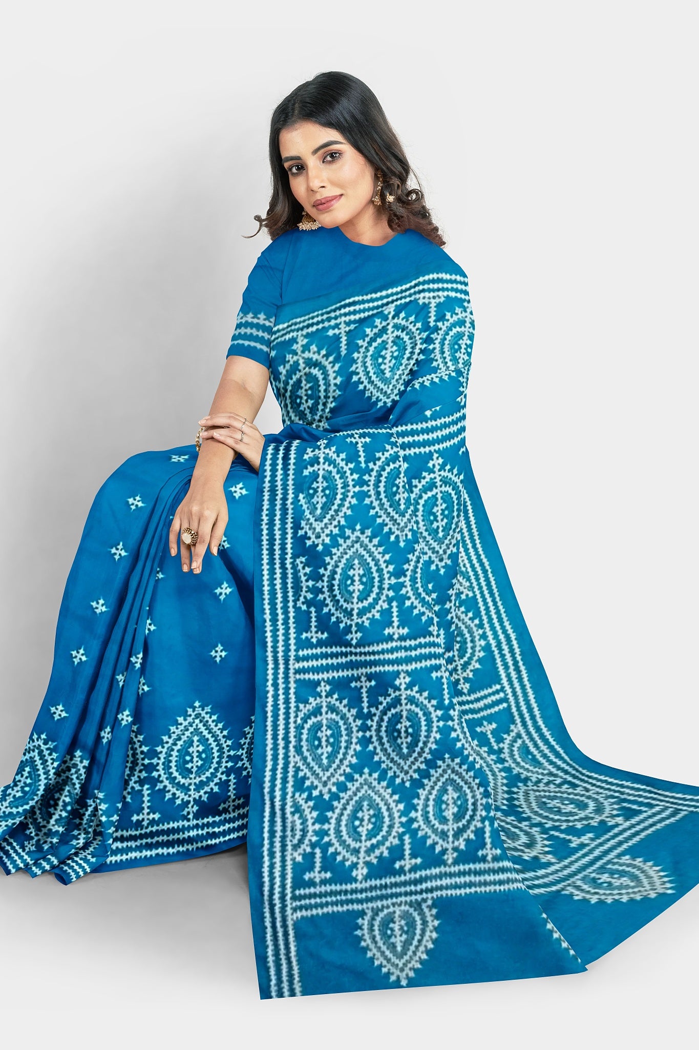 Gujrati Stitch: Stylish Blended Silk Saree showcasing Traditional Artistry in Modern Indian Fashion with BP