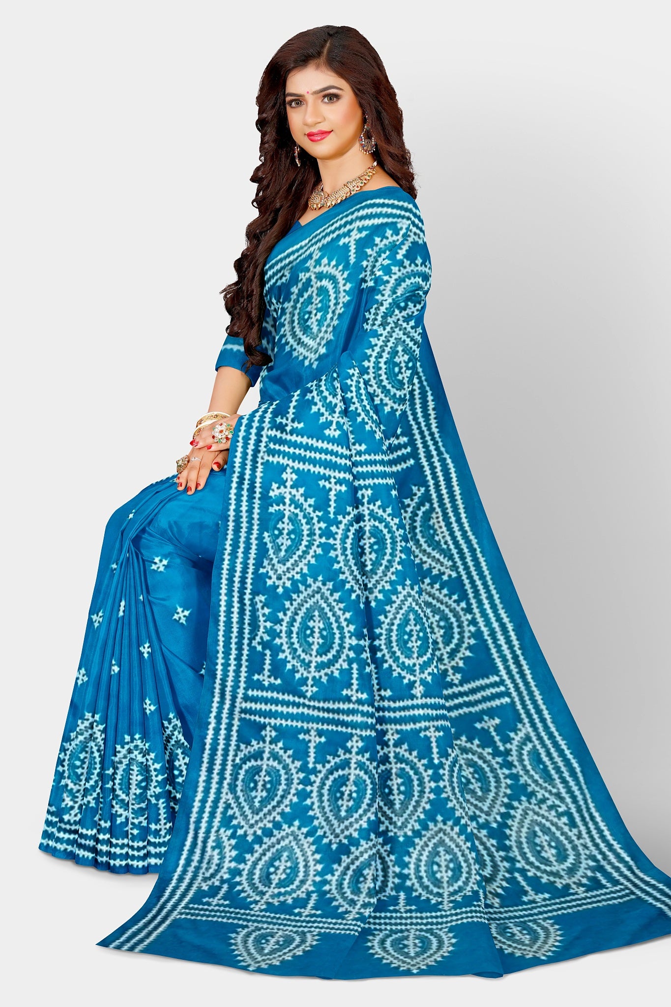 Gujrati Stitch: Stylish Blended Silk Saree showcasing Traditional Artistry in Modern Indian Fashion with BP