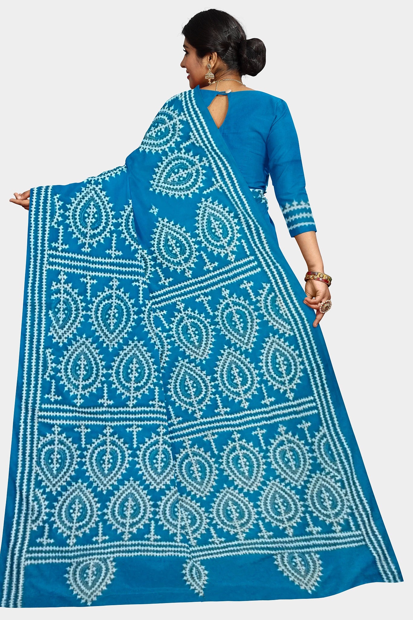 Gujrati Stitch: Stylish Blended Silk Saree showcasing Traditional Artistry in Modern Indian Fashion with BP