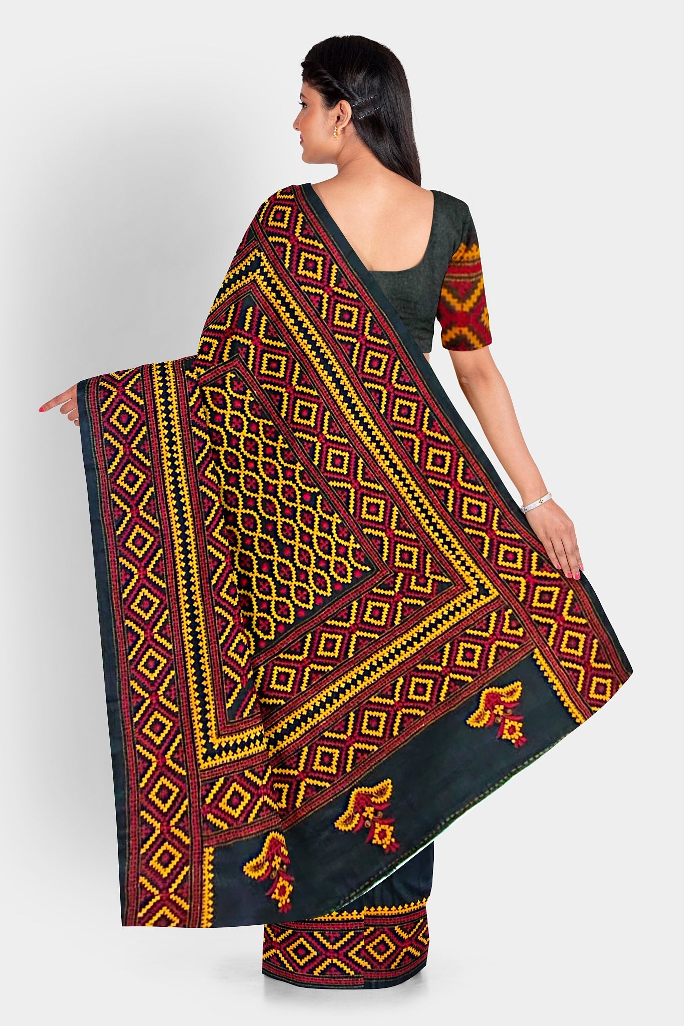 Kantha Stitch: Stylish Blended Silk Saree showcasing Traditional Artistry in Modern Indian Fashion