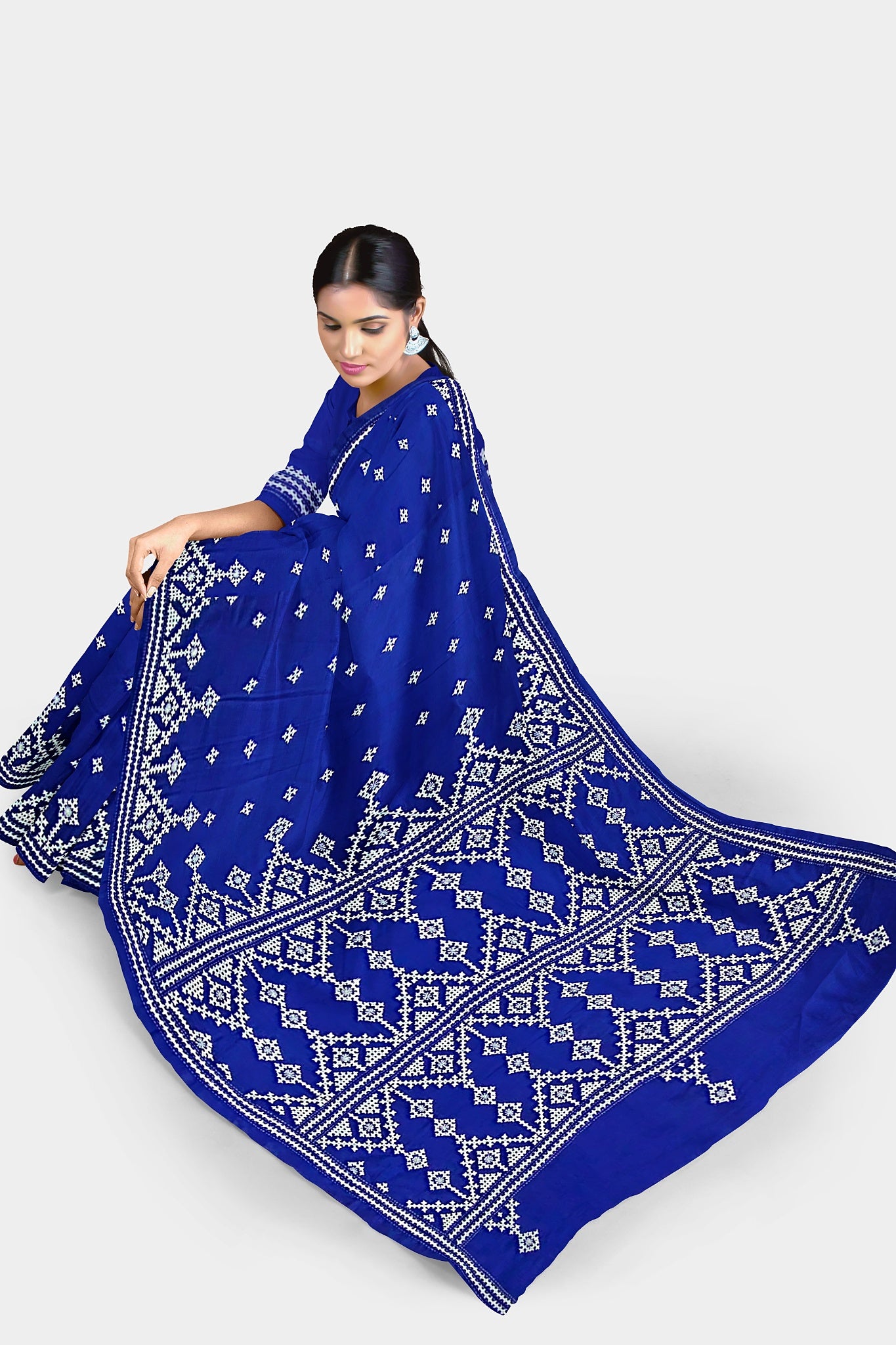 Gujrati Stitch: Stylish Blended Silk Saree showcasing Traditional Artistry in Modern Indian Fashion With BP