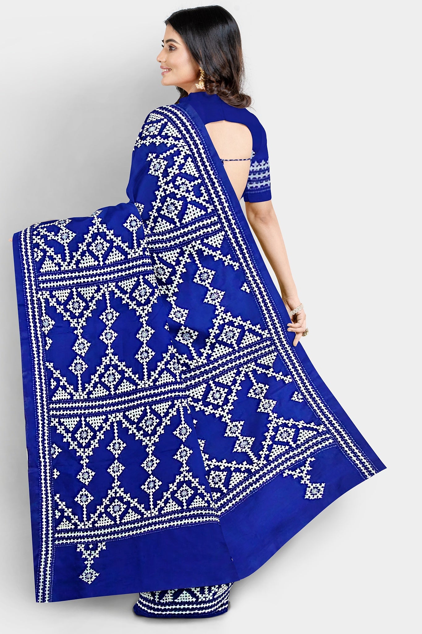 Gujrati Stitch: Stylish Blended Silk Saree showcasing Traditional Artistry in Modern Indian Fashion With BP