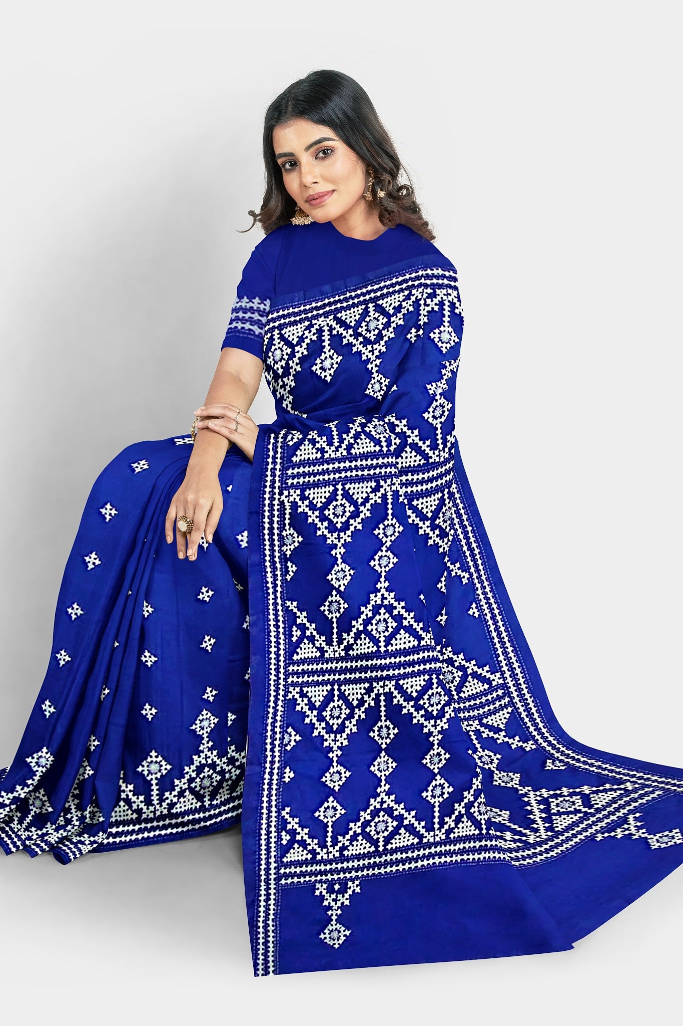 Gujrati Stitch: Stylish Blended Silk Saree showcasing Traditional Artistry in Modern Indian Fashion With BP