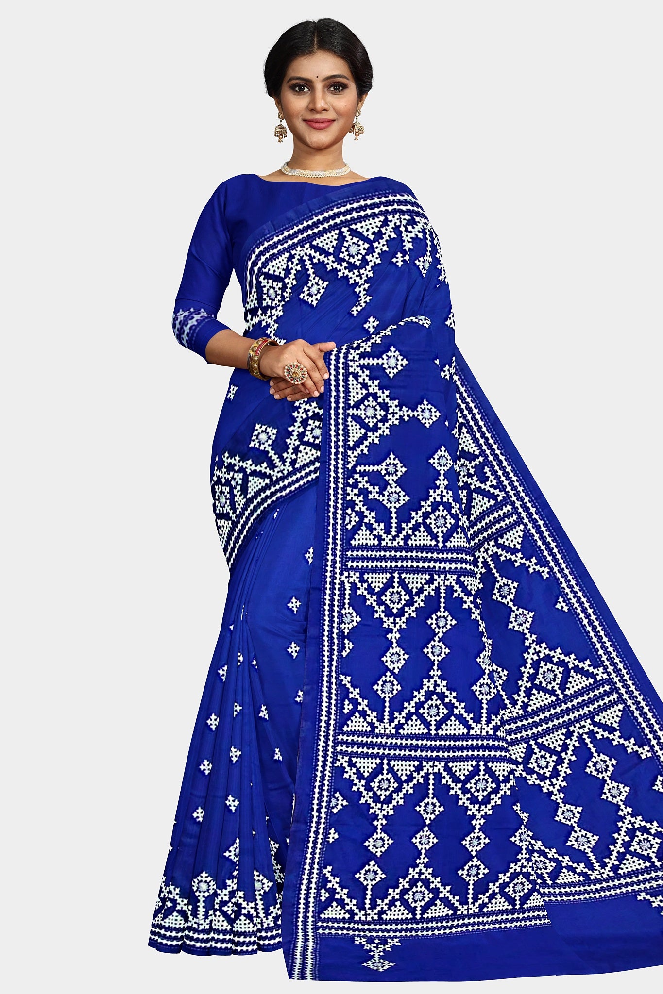 Gujrati Stitch: Stylish Blended Silk Saree showcasing Traditional Artistry in Modern Indian Fashion With BP