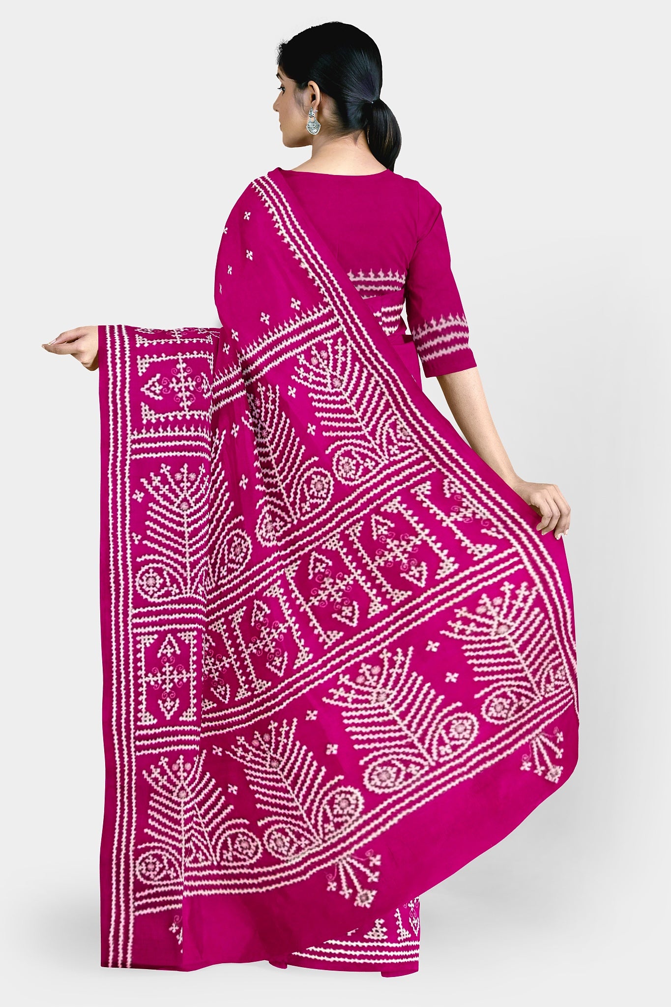 Gujrati Stitch: Stylish Blended Silk Saree showcasing Traditional Artistry in Modern Indian Fashion