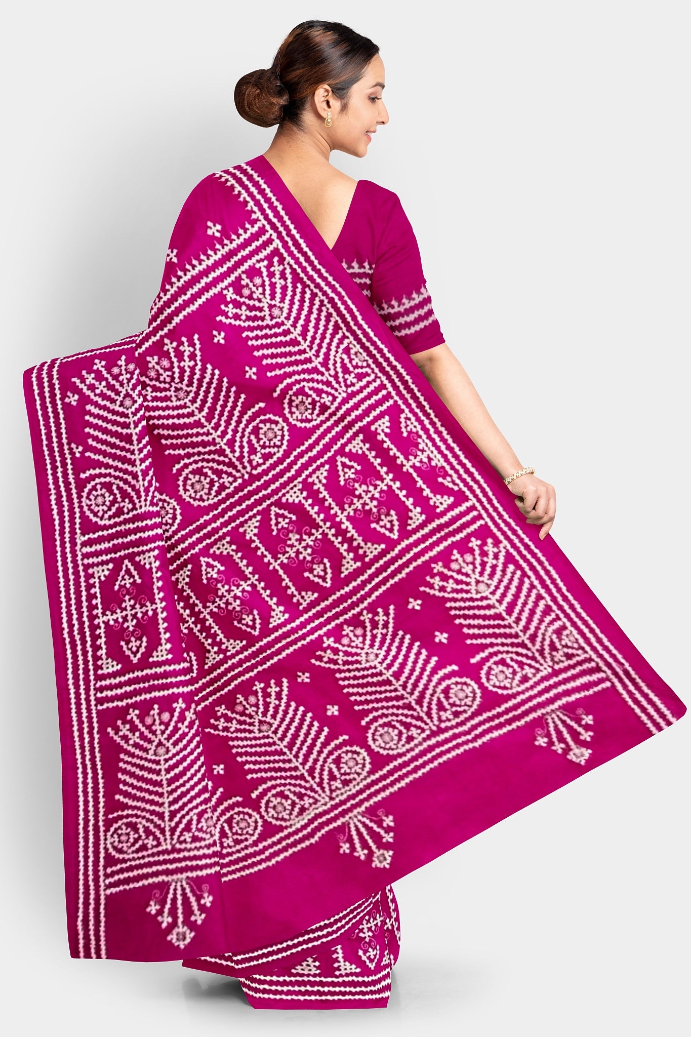 Gujrati Stitch: Stylish Blended Silk Saree showcasing Traditional Artistry in Modern Indian Fashion