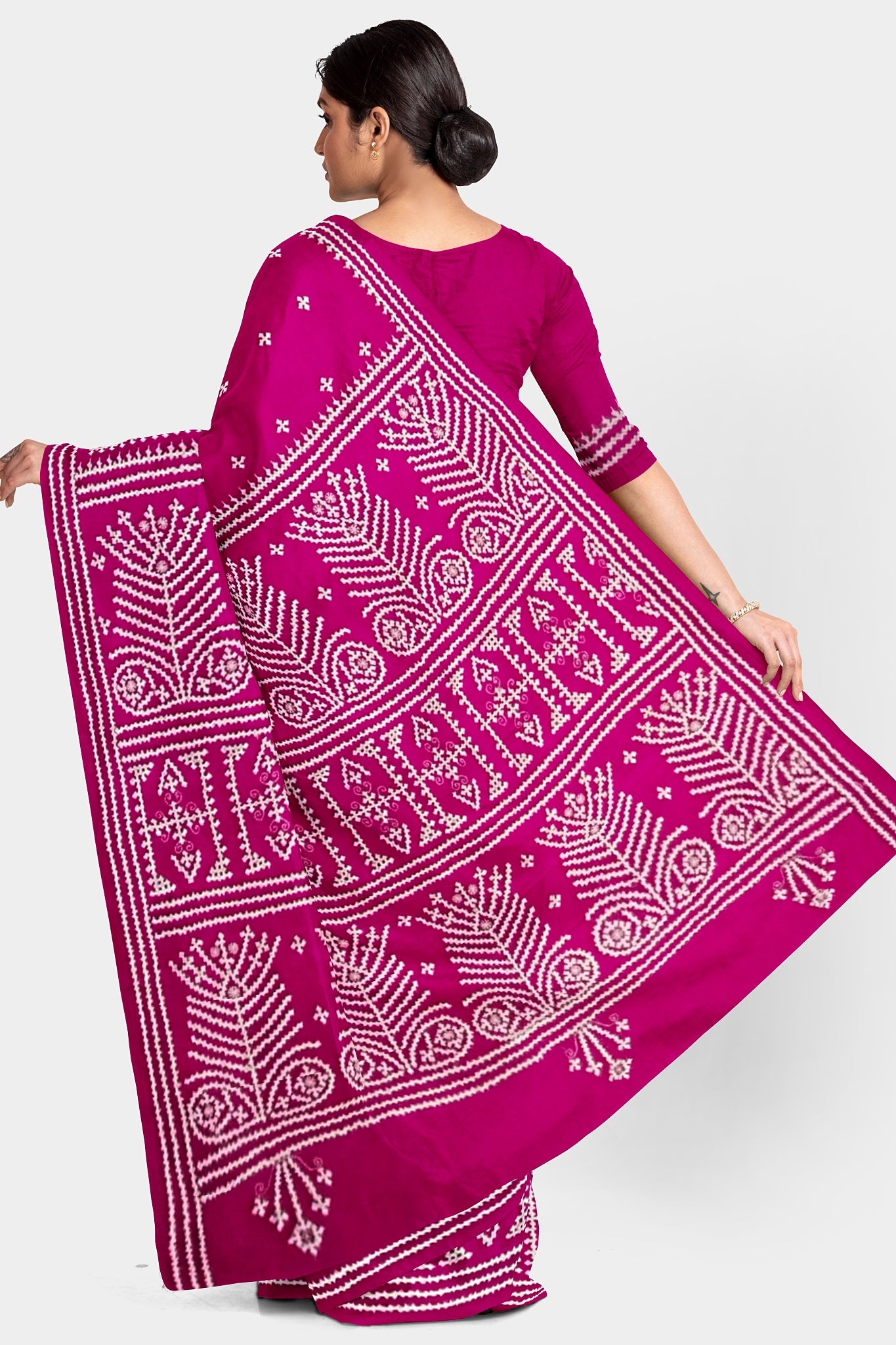 Gujrati Stitch: Stylish Blended Silk Saree showcasing Traditional Artistry in Modern Indian Fashion