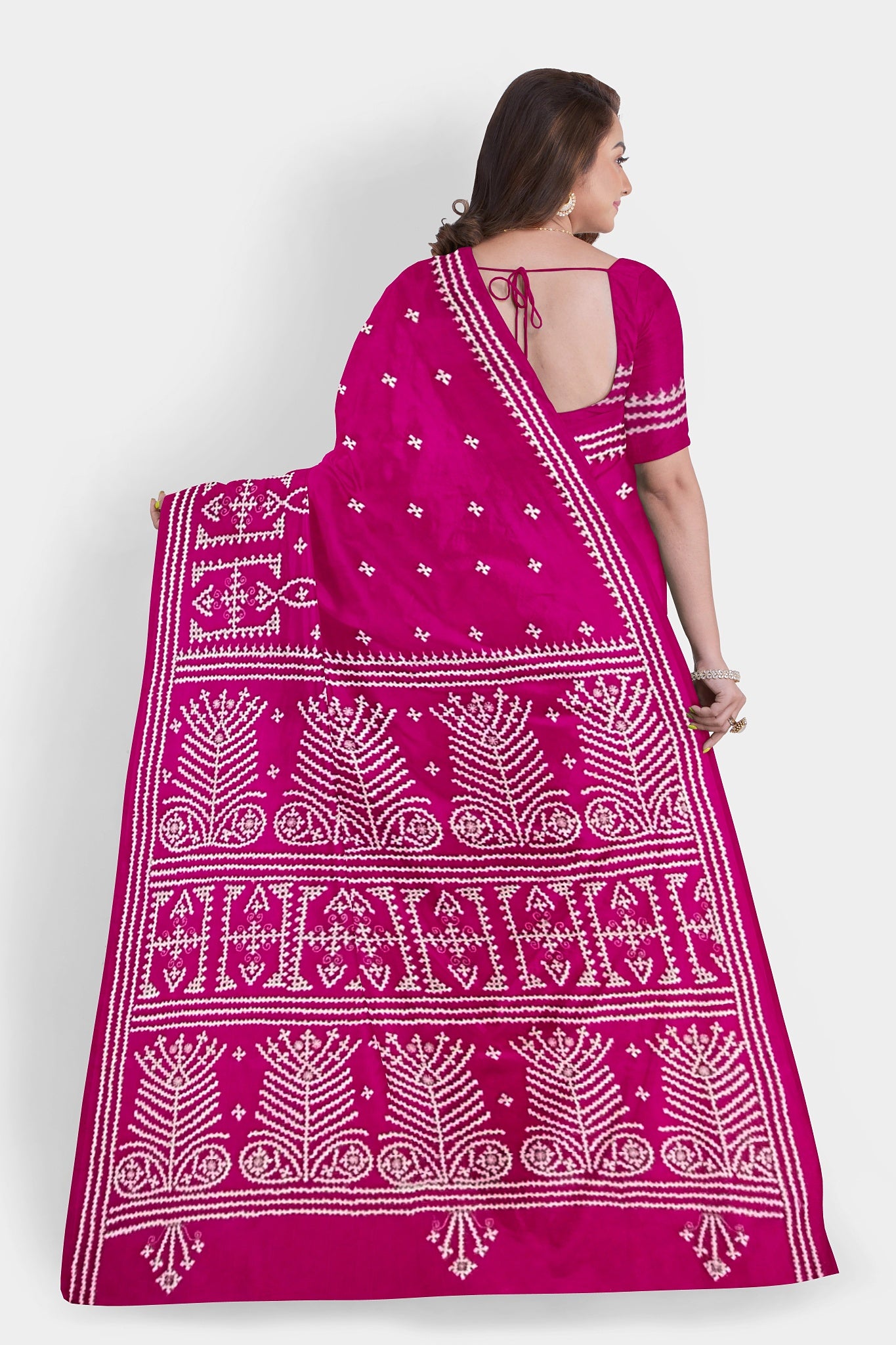 Gujrati Stitch: Stylish Blended Silk Saree showcasing Traditional Artistry in Modern Indian Fashion