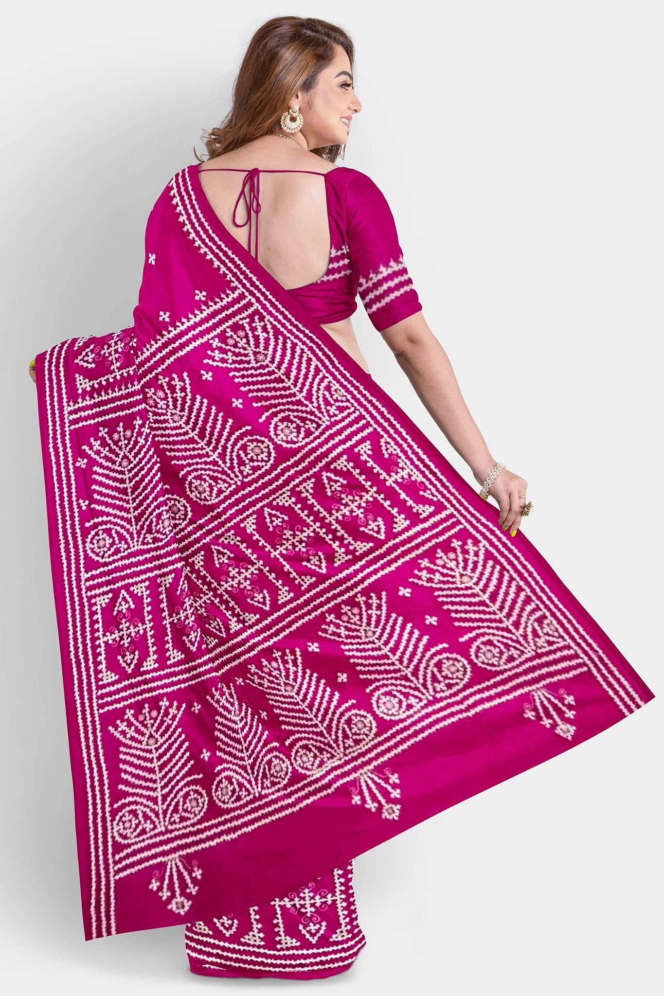 Gujrati Stitch: Stylish Blended Silk Saree showcasing Traditional Artistry in Modern Indian Fashion