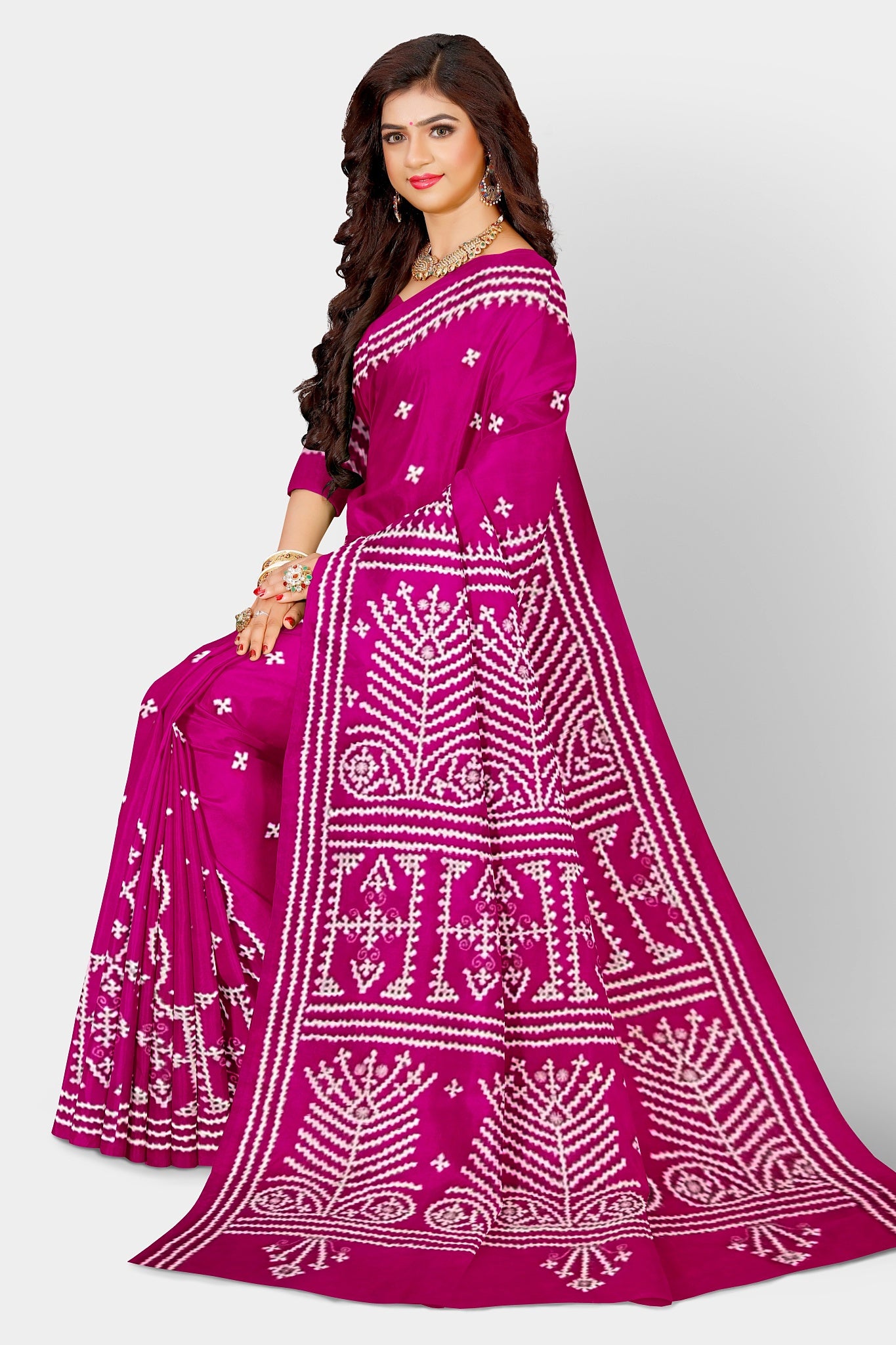 Gujrati Stitch: Stylish Blended Silk Saree showcasing Traditional Artistry in Modern Indian Fashion