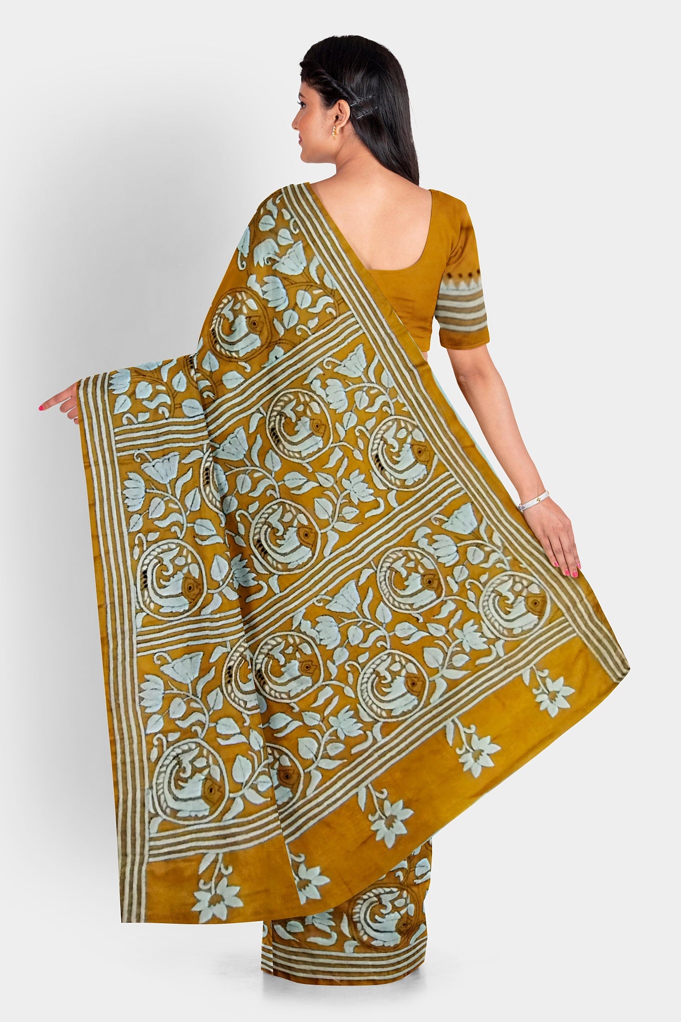 Kantha Stitch: Stylish Blended Silk Saree showcasing Traditional Artistry in Modern Indian Fashion with BP