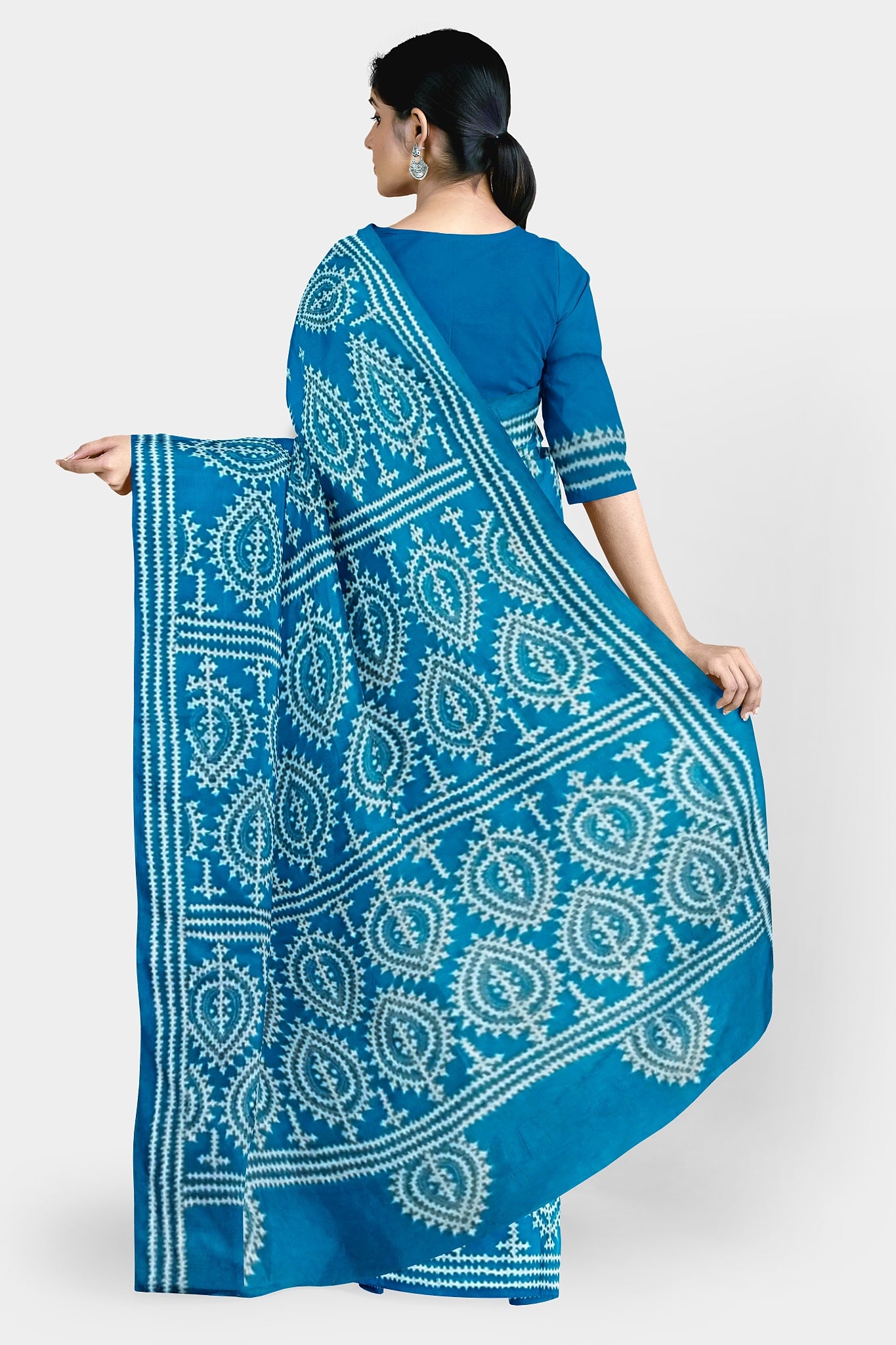 Gujrati Stitch: Stylish Blended Silk Saree showcasing Traditional Artistry in Modern Indian Fashion with BP