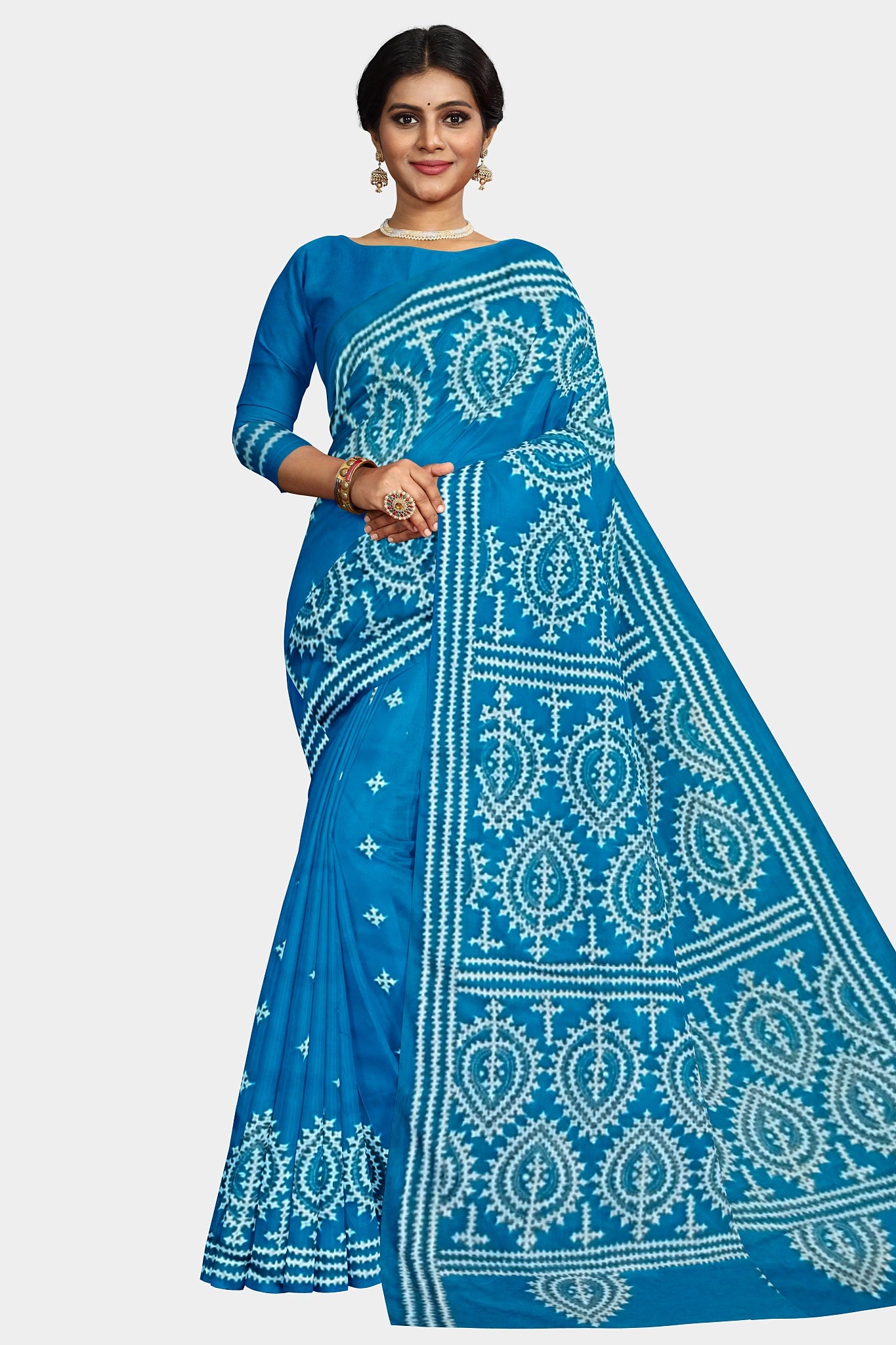 Gujrati Stitch: Stylish Blended Silk Saree showcasing Traditional Artistry in Modern Indian Fashion with BP